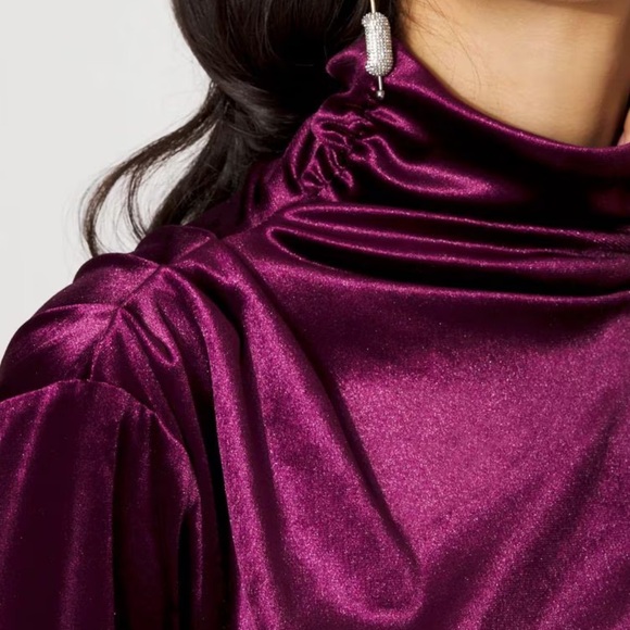 White House Black Market FORME Long Sleeve Velvet Top- NWT - Picture 4 of 6